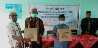 Momen Ramadhan, Lazismu Sukoharjo Salurkan Parcel Lebaran bagi Marbot Masjid