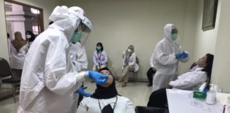 WNI dan WNA Karantina Berhak Banding Tes Usap Covid-19