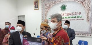 UAH Serahkan Bantuan USD 1 Juta untuk Pembangunan RS Indonesia Hebron