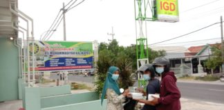 RS Muhammadiyah Kalikapas Berbagi Bingkisan Ramadhan dan Takjil