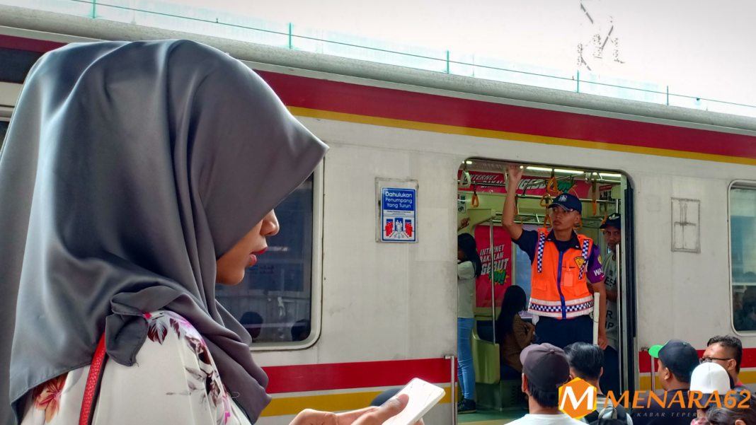 Hampir Seluruh Pengadaan KRL Commuterline bekerja sama dengan INKA. PT Kereta Commuter Indonesia atau KAI Commuter menyebut 92 persen pekerjaan pengadaan sarana kereta rel listrik (KRL) Commuter Line bekerja sama dengan PT Industri Kereta Api (Persero) atau INKA.