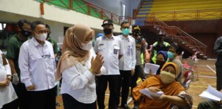 Bupati Kustini Sri Purnomo Tinjau Vaksinasi Covid-19 di GOR Pangukan Sleman