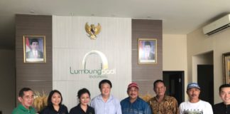 Di Balik Gugatan Fara Luwia ke Anak Usaha Wilmar Group Foto Bersama saat pertemuan di pabrik Lumbung Padi Indonesia, Mojokerto, Jawa Timur pada Agustus 2017.