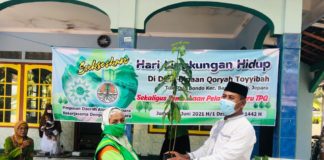 Penanaman Pohon Awali Kegiatan Pada Desa Binaan Qorryah Toyyibah Saat Pembukaan Pelatihan Guru TPQ ‘ Aisyiyah Nurul Huda