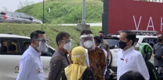 Presiden Joko Widodo Tinjau Sentra Vaksinasi Indonesia Bangkit