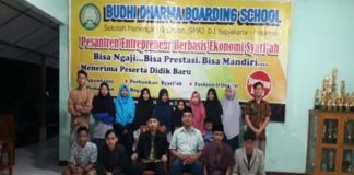 Pengembangan Santripreuner di Pondok Pesantren Ekonomi Syariah Budhi Darma Piyungan Berbasis Islamic Marketing