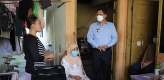 Wabup Sleman Serahkan Bantuan Kursi Roda Bagi Warga Kurang Mampu