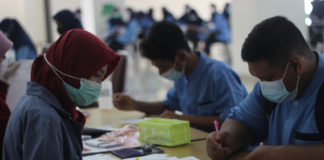 Jelang Perkuliahan Offline, Mahasiswa Unisa Ikuti Screening Menggunakan GeNose