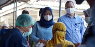 Bupati Sleman Tinjau Vaksinasi Massal di Pasar Buah Tempel