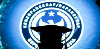 Menparekraf Salurkan Bantuan Beasiswa Anak Pedagang Kecil Tahap I