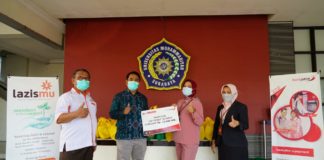 UMSurabaya bersama Bank Jatim Bagi Oximeter dan Selang Oksigen Gratis Pada Pasien Isoman