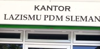 PDM Sleman Menerima Donasi Warga untuk Pembangunan RS PKU Sleman dan Masjid Asy Syifasebagian donasi untuk masjid As-Syifa