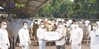 Berbagi Di Tengah Pandemi, Keluarga Besar Jamsyar Salurkan 30 Ekor Sapi Qurban