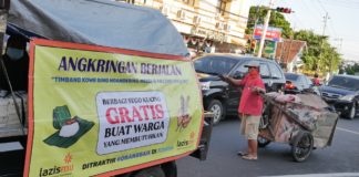 Keren, LazisMu Bagi Makanan Gratis dengan Angkringan Berjalan di Jogja