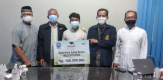 LazisMu Salurkan 100 Juta Rupiah untuk Mahasiswa Kedokteran