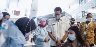 Menparekraf Tinjau Sentra Vaksinasi di Terminal 3 Bandara Soekarno-Hatta