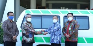 Bantu Penanganan Covid-19, UMS Hibahkan Ambulans Ke RS PKU Wonogiri