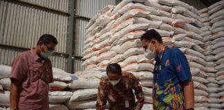 Tim KSP Kunjungi Gudang BULOG Cek Ketersediaan Beras PPKM