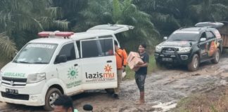 LAZISMU dan MDMC Salurkan Bantuan untuk Korban Banjir Tanah Bumbu Kalimantan