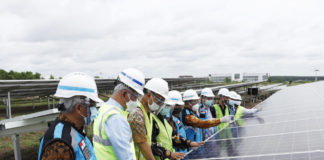 Memangkas Jalan Panjang Target Penurunan Emisi Karbon Melalui PLTS di Kampus