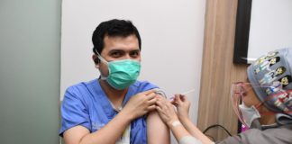 Kemenkes Tegaskan Vaksinasi Booster Hanya untuk Tenaga Kesehatan