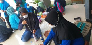 Keren! Mahasiswa UMS Atasi Limbah Dengan Ecobrick