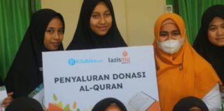 Lazismu Salurkan Mushaf Al Quran Untuk Pesantren