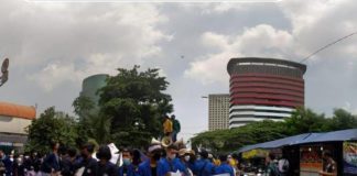 Ratusan Mahasiswa UMP Gelar Aksi di Depan Gedung KPK
