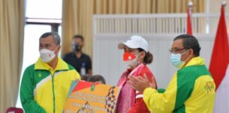 Gubernur Riau Berikan Bonus Rp1 Miliar untuk Atlet Leani Ratri