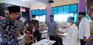 Dampingi Wapres Tinjau PTM Terbatas di Tangerang, Nadiem Ingatkan Sekolah Taat Prokes