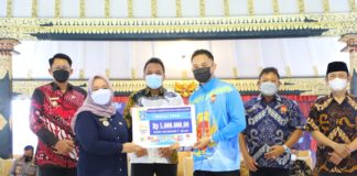 Pemkab Sleman Serahkan Bonus bagi Atlet Peraih Medali pada PON XX