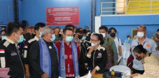 Pj Sekda Muara Enim Tinjau Pelaksanaan Vaksinasi Masal