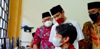 Kunjungi SMK Plus Khoiriyah Hasyim, Nadiem Takjub dengan Semangat Belajar Santri Vokasi