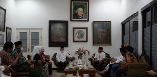 Menteri Nadiem Kunjungi Sejumlah Pondok Pesantren di Jawa Timur