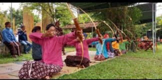 Desa Wisata Kelor Sleman Gelar Gladen Climen Jemparingan Gaya Mataraman Peserta Gladhen Climen Jemparingan in Action