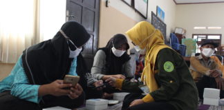 TIM PHP2D 2021 Si MaCo HIMAPFIS UM Purworejo Simulasi Layanan Mandiri dan Toko Online Desa bagi Warga Condongsari