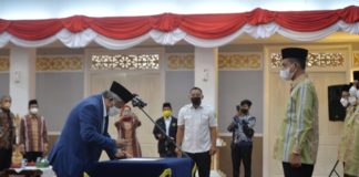 Lantik Pengurus BWI, Gubernur Riau Minta Potensi Wakaf Dioptimalkan