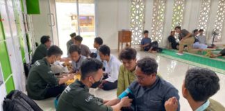 Tim Dosen UAD Beri Layanan Kesehatan Jamaah Masjid Al-Atsar