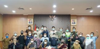 Buku “Bersinar Di Tengah Pandemi”, Sebuah Catatan Herois Relawan MCCC