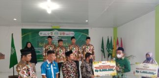 Lazismu Simeulue Serahkan Donasi untuk Warga Terdampak Erupsi Semeru dan Pasien Tumor