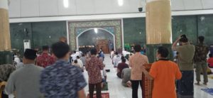 Suasana Sholat Jum'at Masjid Agung Wahidin Sudirohusodo