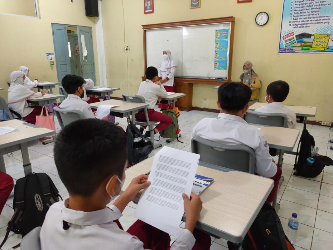 Keren! Asah Keterampilan Public Speaking, Siswa SD Muhammadiyah PK Kottabarat Belajar Apresiasi Cerpen di Depan Kelas