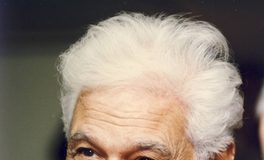 Jacques Derrida, Membangun Filsafat Dekonstruksi Melalui Bahasa