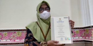Keren! Guru SD Muhammadiyah 1 Solo Terima Sertifikat Kompetensi BNSP