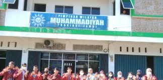 Rayakan Milad Ke-58, IMM UNJA Bagikan Nasi Kotak