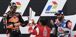 Serahkan Trofi, Presiden Joko Widodo Bangga MotoGP Mandalika Sukses