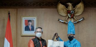 Bertemu Dubes RI untuk Laos, Menparekraf Bahas Peluang Kerja Sama di Sektor Parekraf