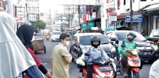 Indahnya Berbagi Takjil On The Road SMP Muhammadiyah 10 Yogyakarta