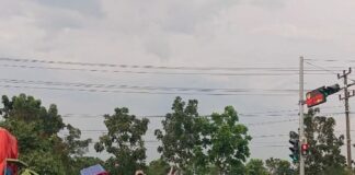 SD MPK Banyudono Bagi Ifthor di Jalan