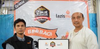 Takjil Tangguh Lazismu Serahkan Menu Buka Puasa di Empat Masjid di Jakarta
